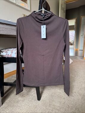 NWT DYNAMITE Mock Neck Long Sleeve Size S
